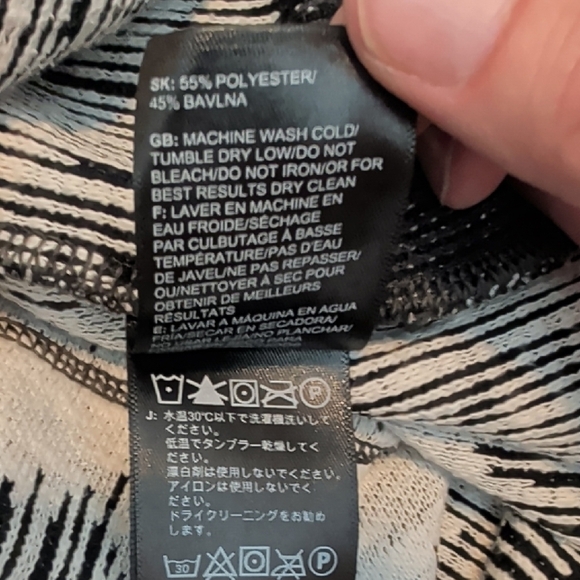 The North Face Black and White Pullover - Picture 7 of 7